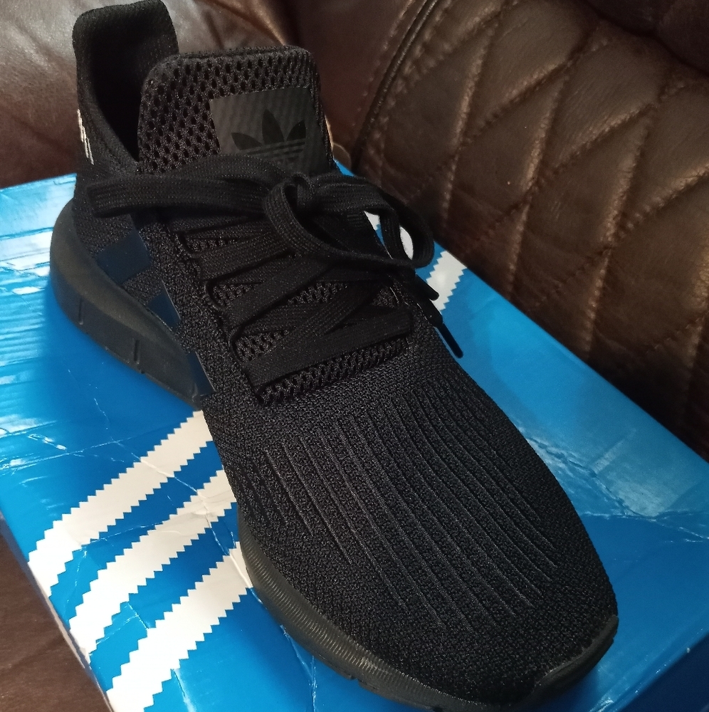 Sz. 9.5, Blk, Swift Run Adidas